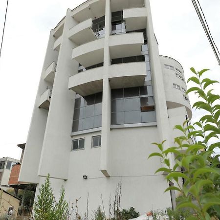 Hotel Gjuta ティラナ エクステリア 写真