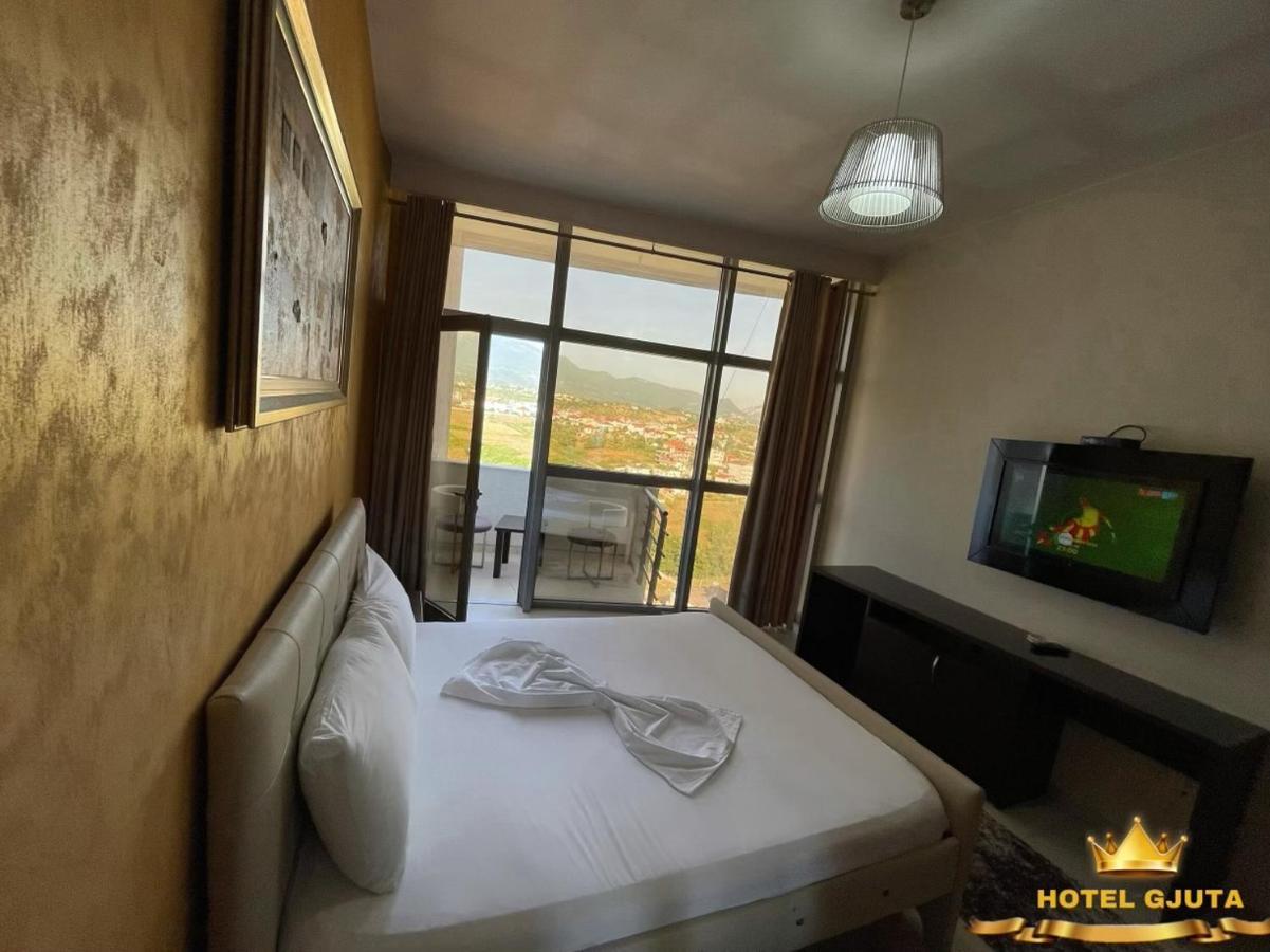 Hotel Gjuta ティラナ エクステリア 写真