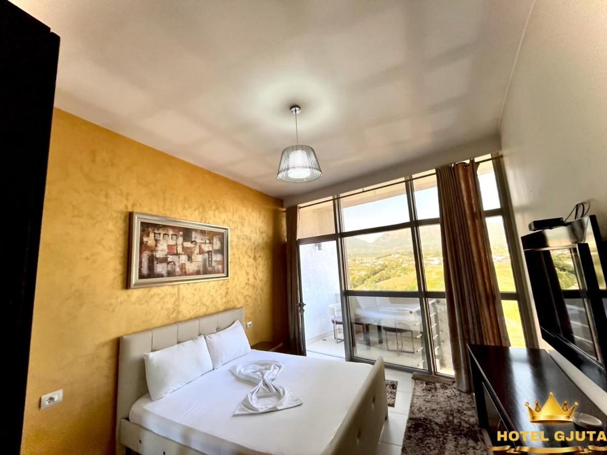 Hotel Gjuta ティラナ エクステリア 写真