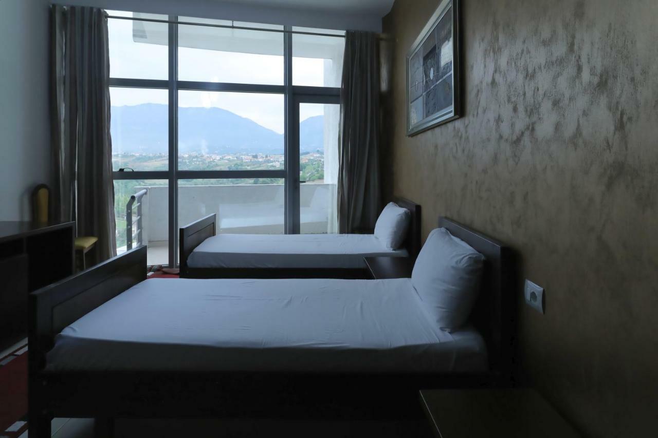 Hotel Gjuta ティラナ エクステリア 写真