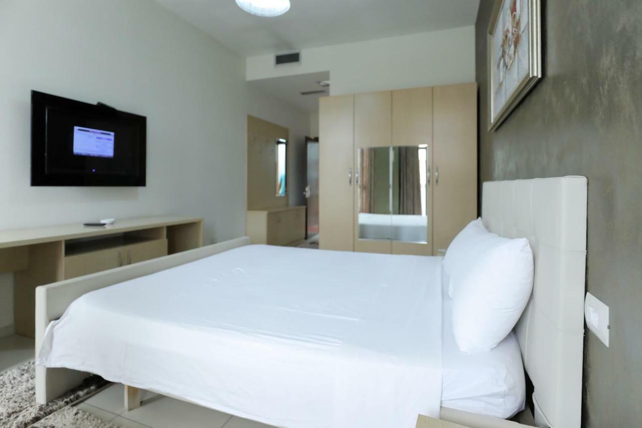 Hotel Gjuta ティラナ エクステリア 写真