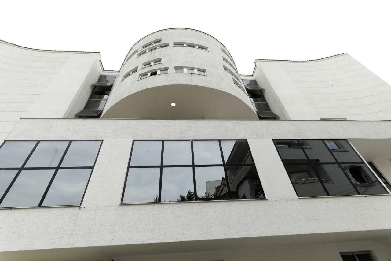 Hotel Gjuta ティラナ エクステリア 写真
