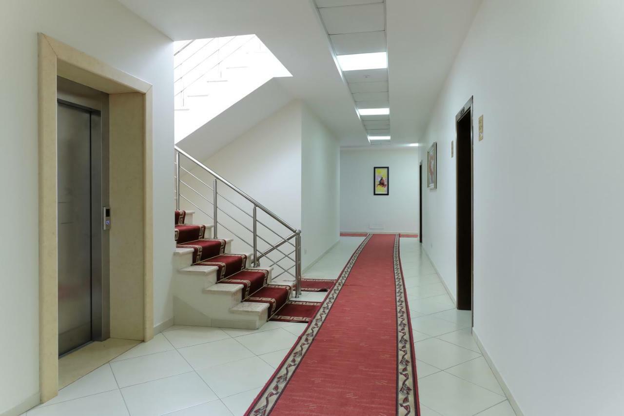 Hotel Gjuta ティラナ エクステリア 写真