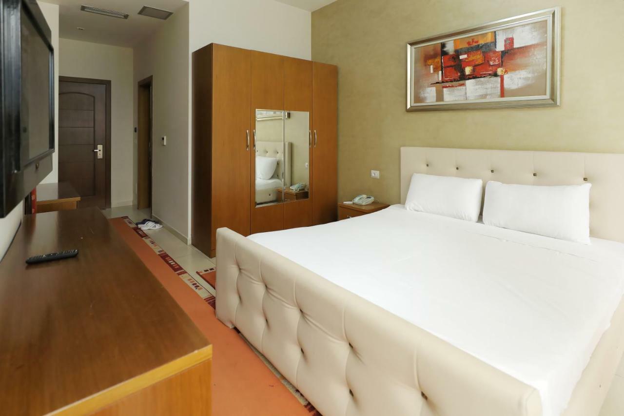 Hotel Gjuta ティラナ エクステリア 写真