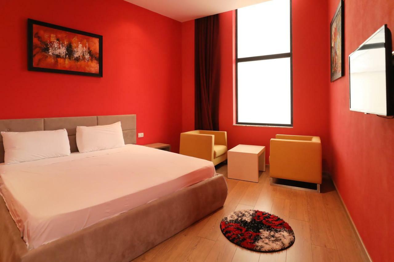 Hotel Gjuta ティラナ エクステリア 写真