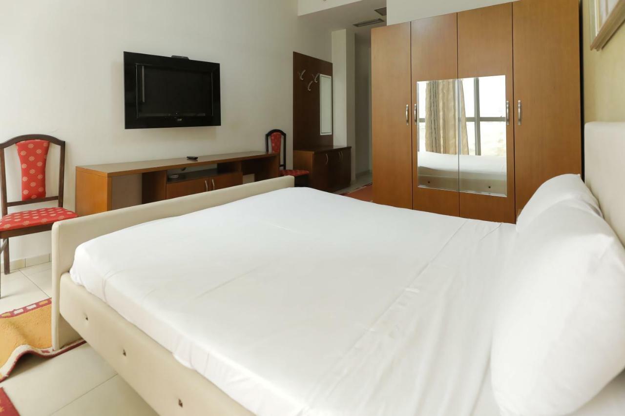 Hotel Gjuta ティラナ エクステリア 写真