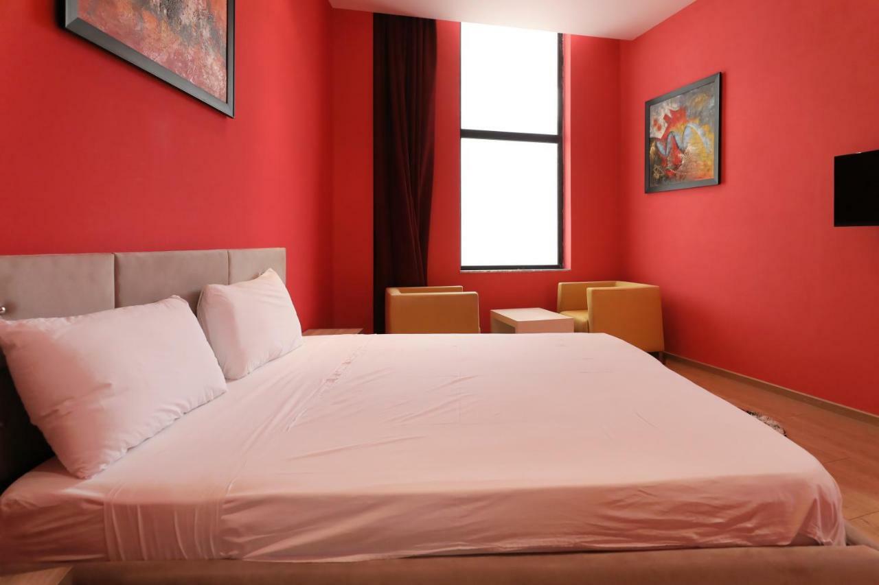 Hotel Gjuta ティラナ エクステリア 写真